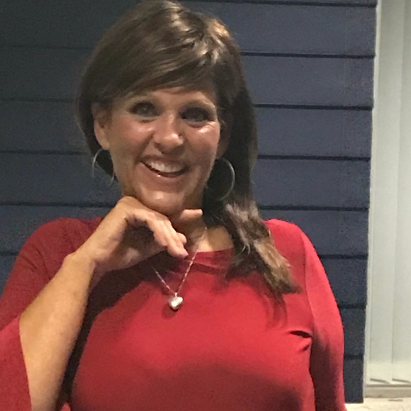 Meet your Posher, Debi - Picture 2 of 2